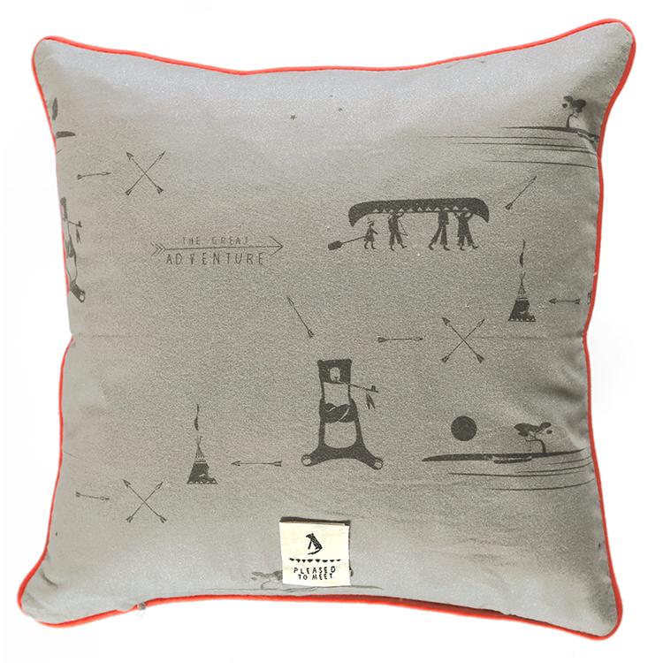 Couch Kissen "Bear" von Pleased to Meet, aus deutscher Herstellung.