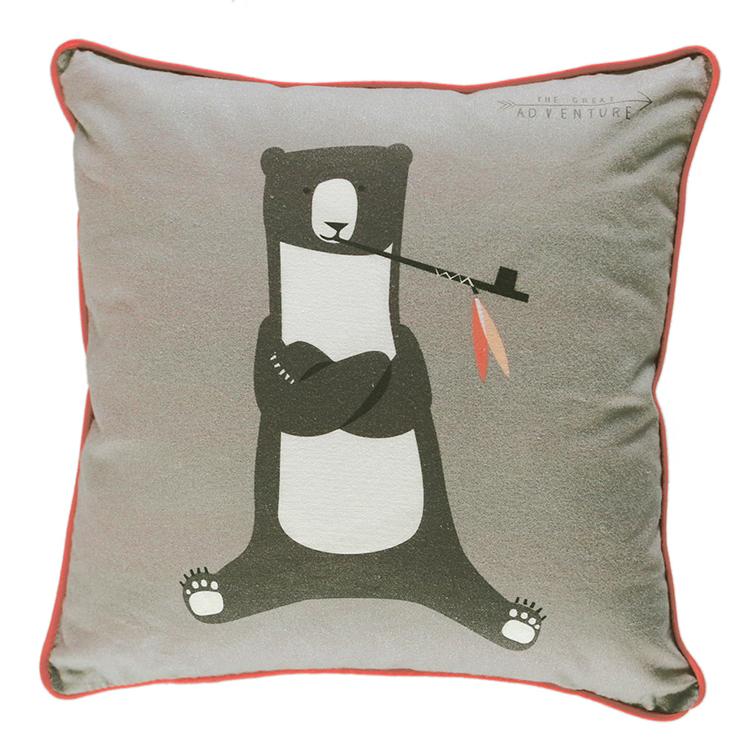 Couch Kissen "Bear" von Pleased to Meet, aus deutscher Herstellung.